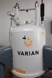400 MHz 핵자기 공명 분광기 (NMR) 사진